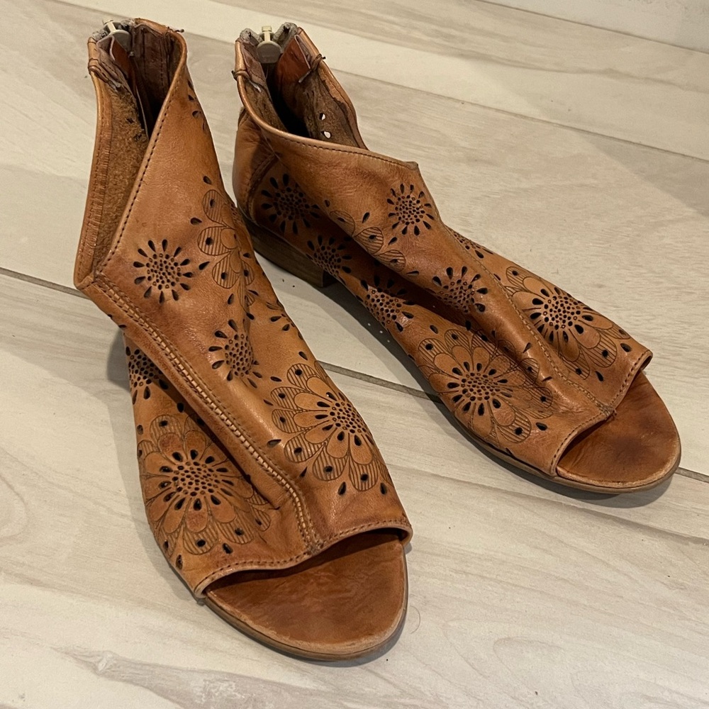 Matisse leather upper open toe gladiator sandals Made in Italy sz 35 Girl US 3.5